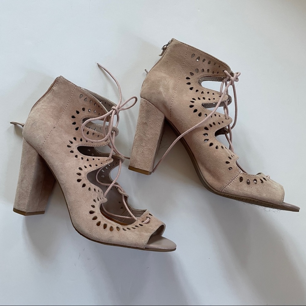 14th & Union Creamy Tan Laser Cutout Lace Up Block Heels Size 11 - Picture 3 of 10